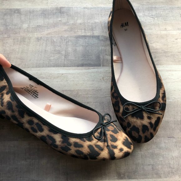 H&M Satin Like Almond Toe Flexible Leopard Flats - Picture 2 of 7